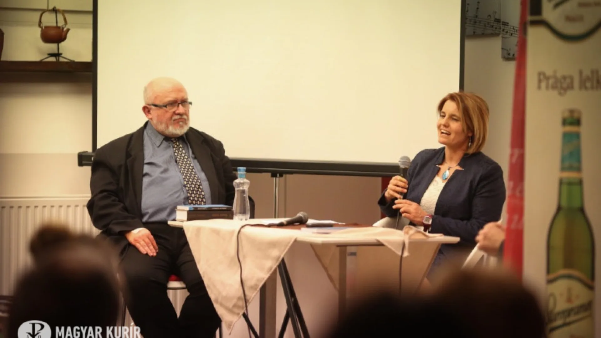 Könyvbemutató a Loyola Caféban