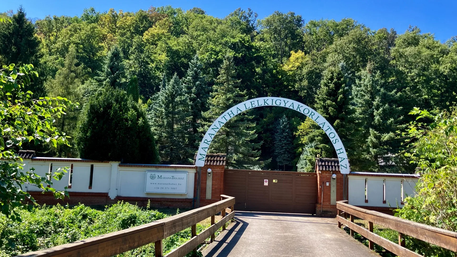 Mánfa; MaranaTha Lelkigyakorlatos Ház